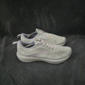 Brooks Womens Revel 6 White Running Shoes Womens Sz 9.5 Athletic Sneaker Trainer